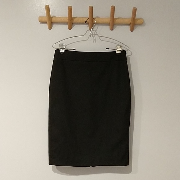 Liz Claiborne Dresses & Skirts - Liz Claiborne Black Pencil Skirt size 4